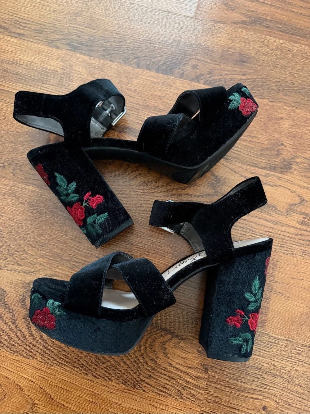 libby. edelman Black Velvet Platform Sandals with Red Floral Embroidery size 9